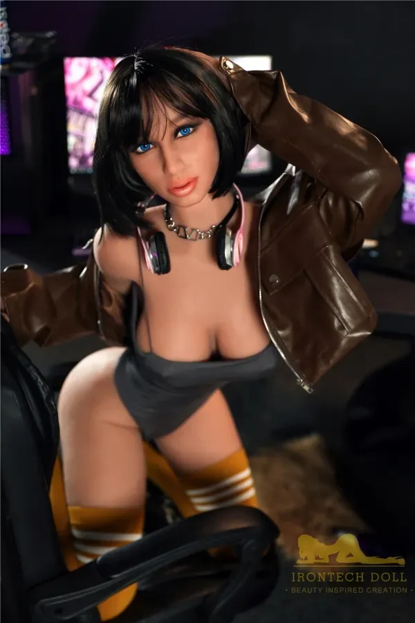 Leslie Irontech Love Dolls TPE E-cup Big Boobs Love Doll 167cm Sex Doll Beautiful American Real Doll view 2